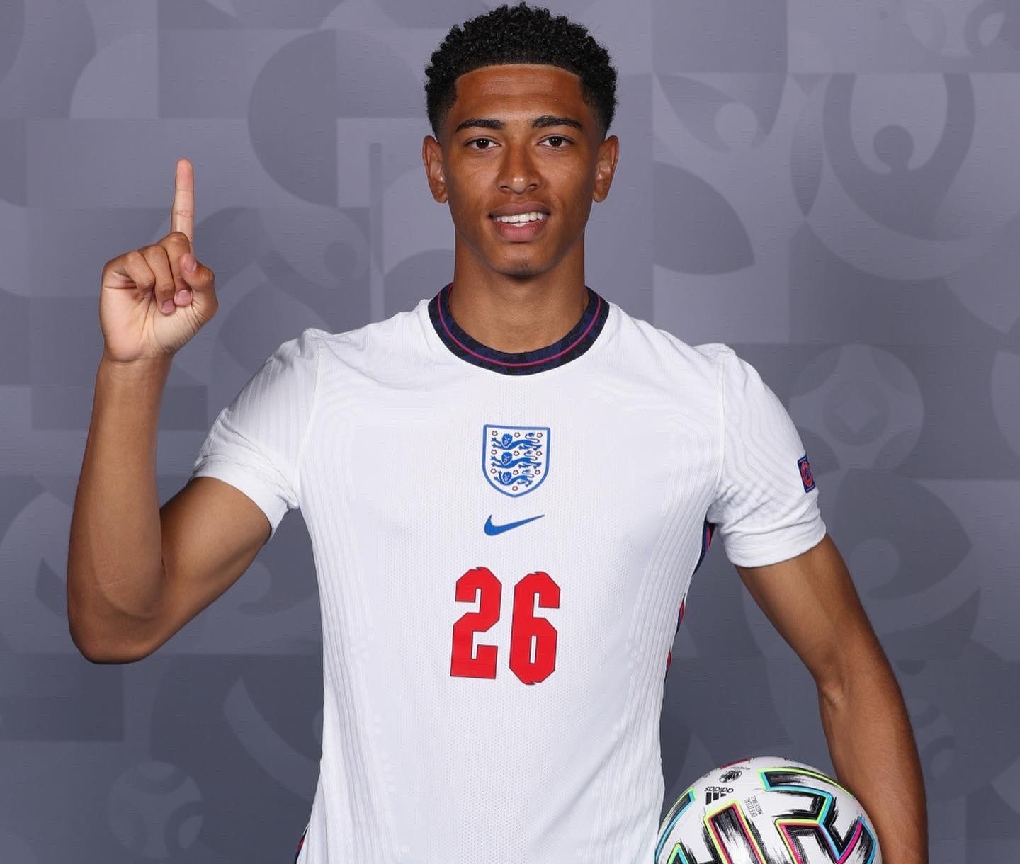 曼联红魔主场零封狼队