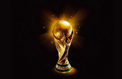 挪威后卫：中场休息时哈兰德让我们多传中，最后奏效了