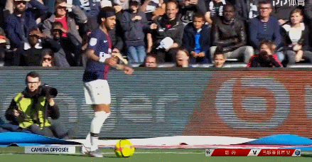 洛杉矶快船以131-116击败黄蜂，哈登55分刷新个人得分纪录，成为首位在两支球队保持得分纪录的球员。