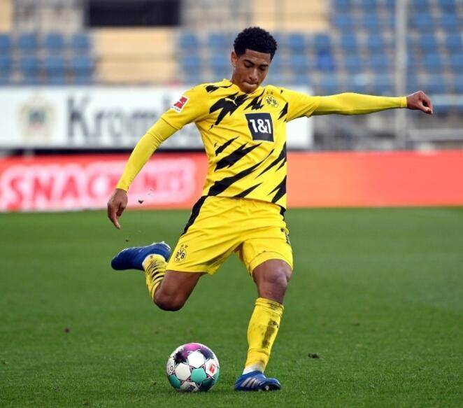 “苏超”决赛进行在即，人民海军泰州舰、南通舰为主队加油