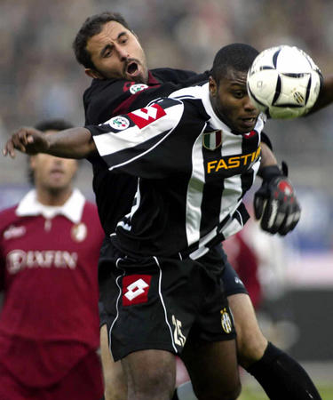 中超赛报：上海申花客场击败广州队,