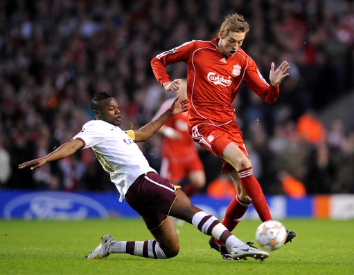 朗斯力压大巴黎，持续领跑法甲积分榜，萨热打造铁血球队