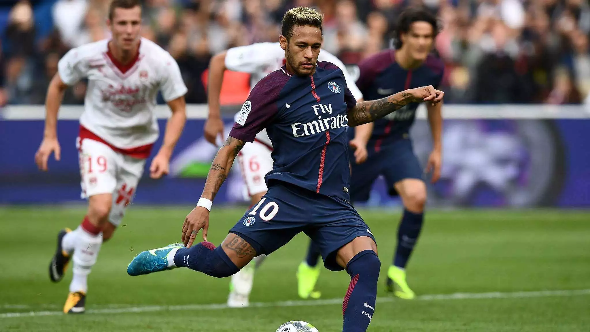 亚精英赛战报：陈威屡献神扑，海港0-0险平柔佛新山仍垫底