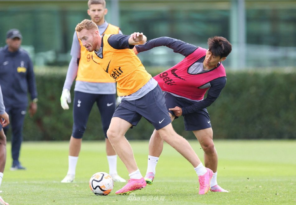 柔佛主帅：球员们在与申花的比赛中表现非常出色，我非常满意