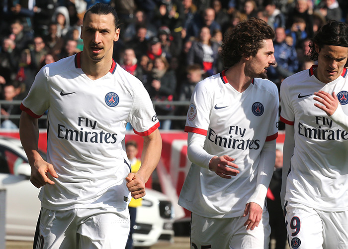 詹姆斯本赛季场均仅15.2分&生涯最低，新秀赛季为20.9分