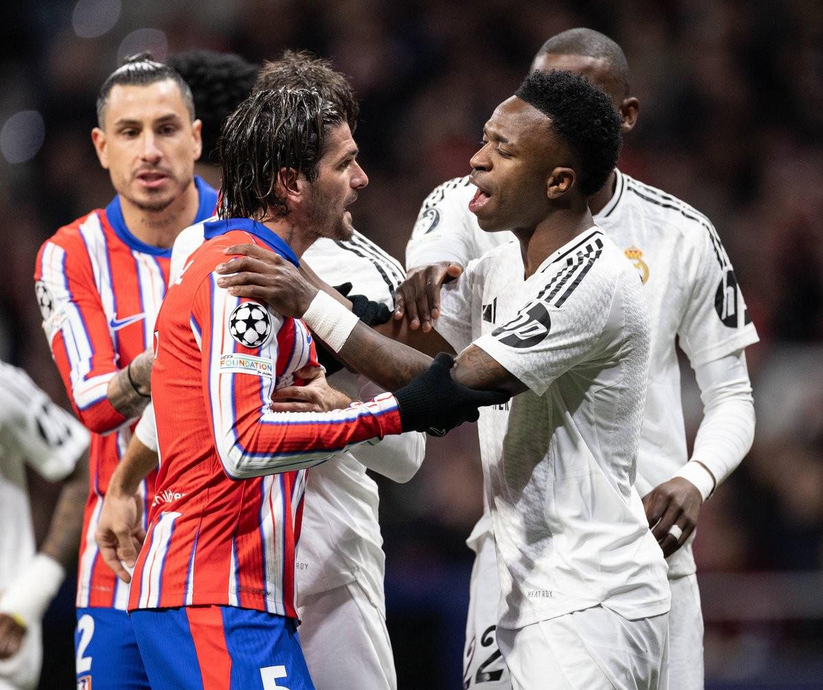 罗马诺：弗拉霍维奇被推荐给曼联，后者称正专注于谢什科