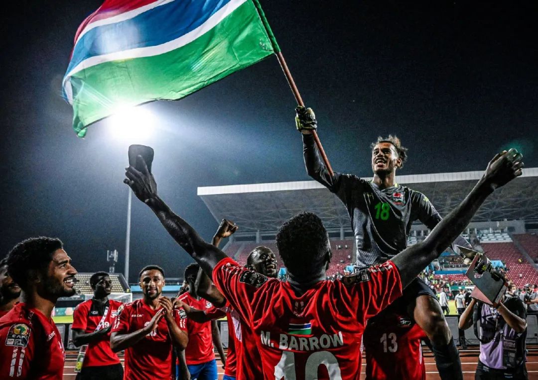 尽力局！约瑟夫·杨27分钟 19中10&三分9中4空砍全场最高32分